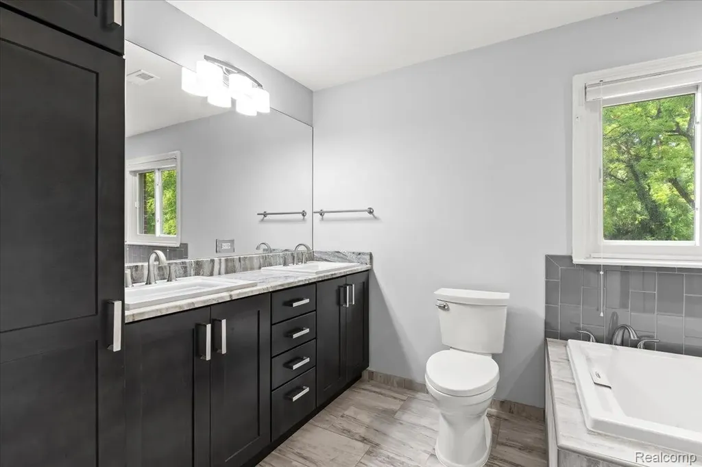 1350 Pettibone Lake Road Highland Charter Township MI 48356