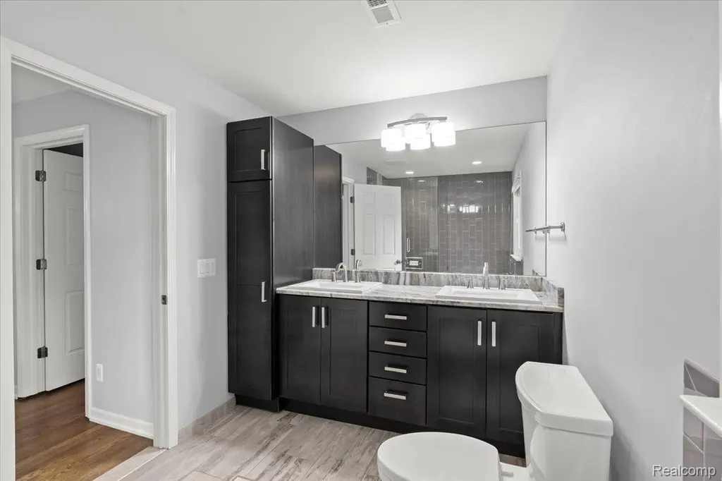 1350 Pettibone Lake Road Highland Charter Township MI 48356