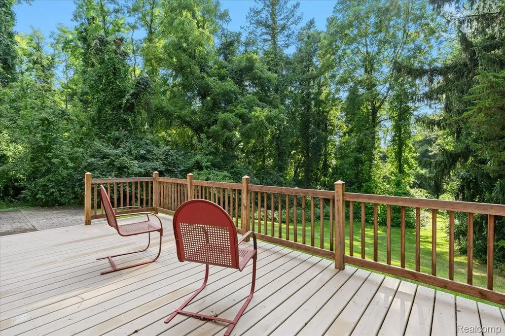 1350 Pettibone Lake Road Highland Charter Township MI 48356