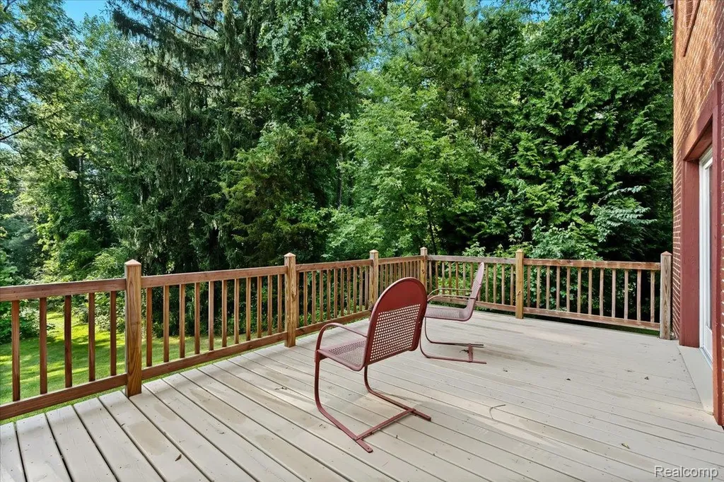1350 Pettibone Lake Road Highland Charter Township MI 48356