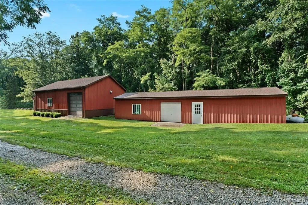 1350 Pettibone Lake Road Highland Charter Township MI 48356