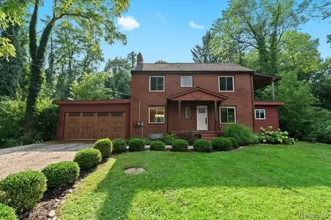 1350 Pettibone Lake Road Highland Charter Township MI 48356