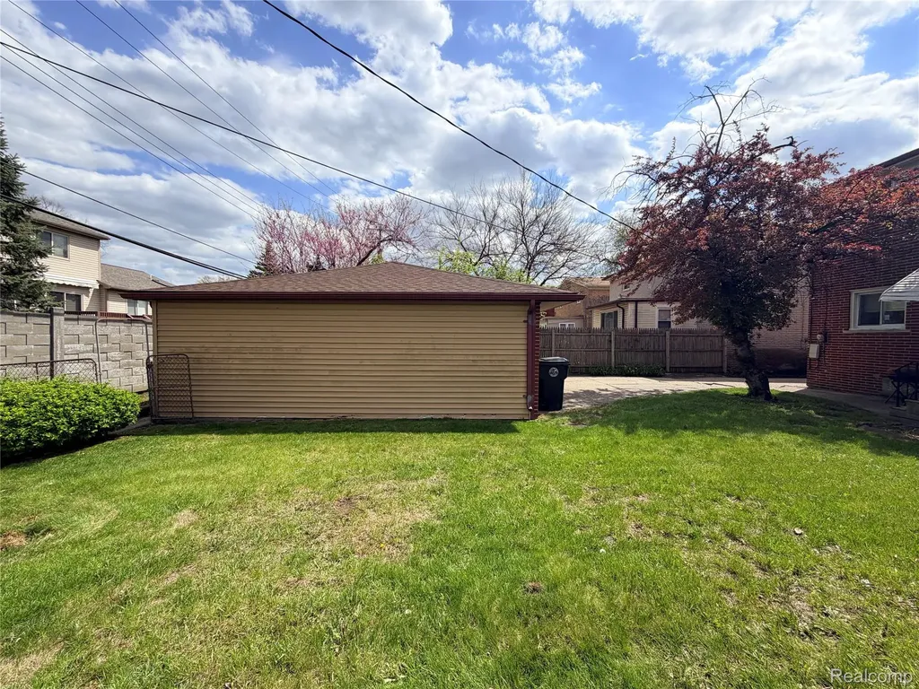 24660 Manistee Street Oak Park City MI 48237
