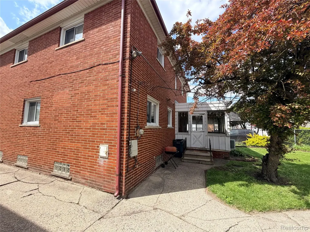 24660 Manistee Street Oak Park City MI 48237