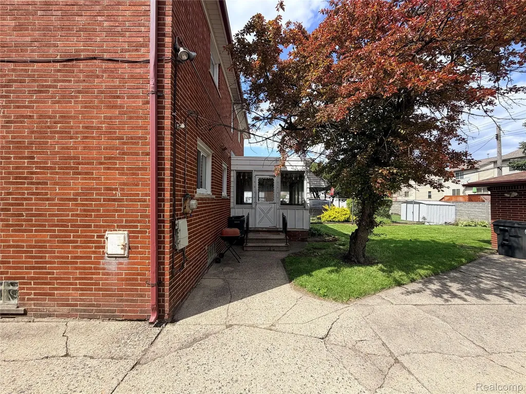 24660 Manistee Street Oak Park City MI 48237