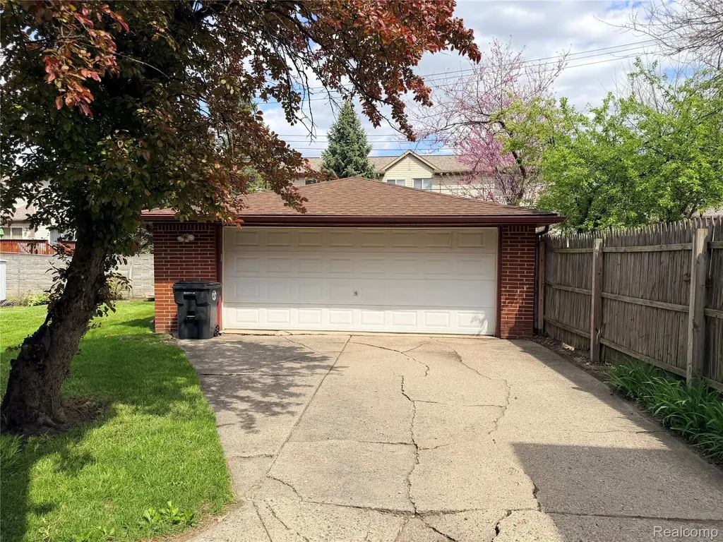 24660 Manistee Street Oak Park City MI 48237