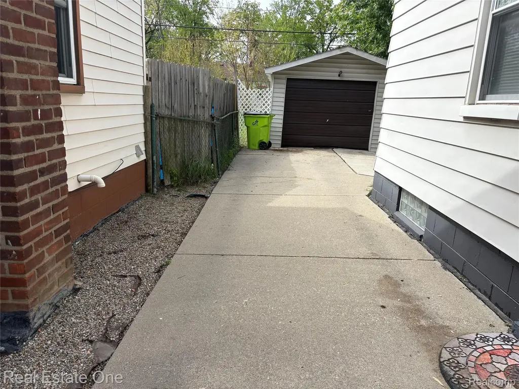 1843 Buckingham Avenue Lincoln Park City MI 48146