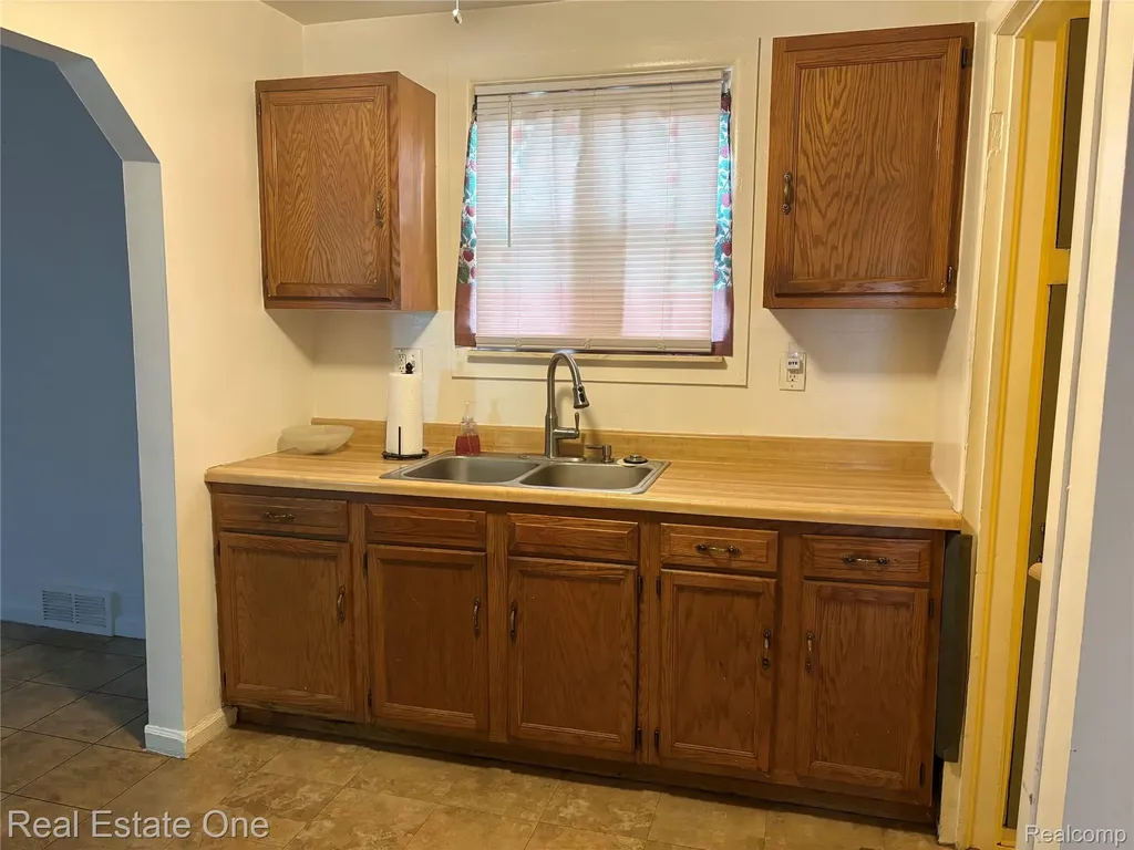 1843 Buckingham Avenue Lincoln Park City MI 48146