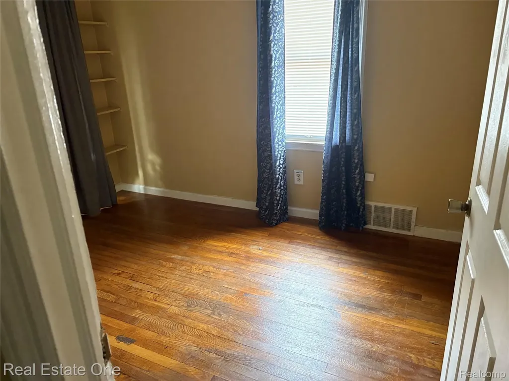 1843 Buckingham Avenue Lincoln Park City MI 48146