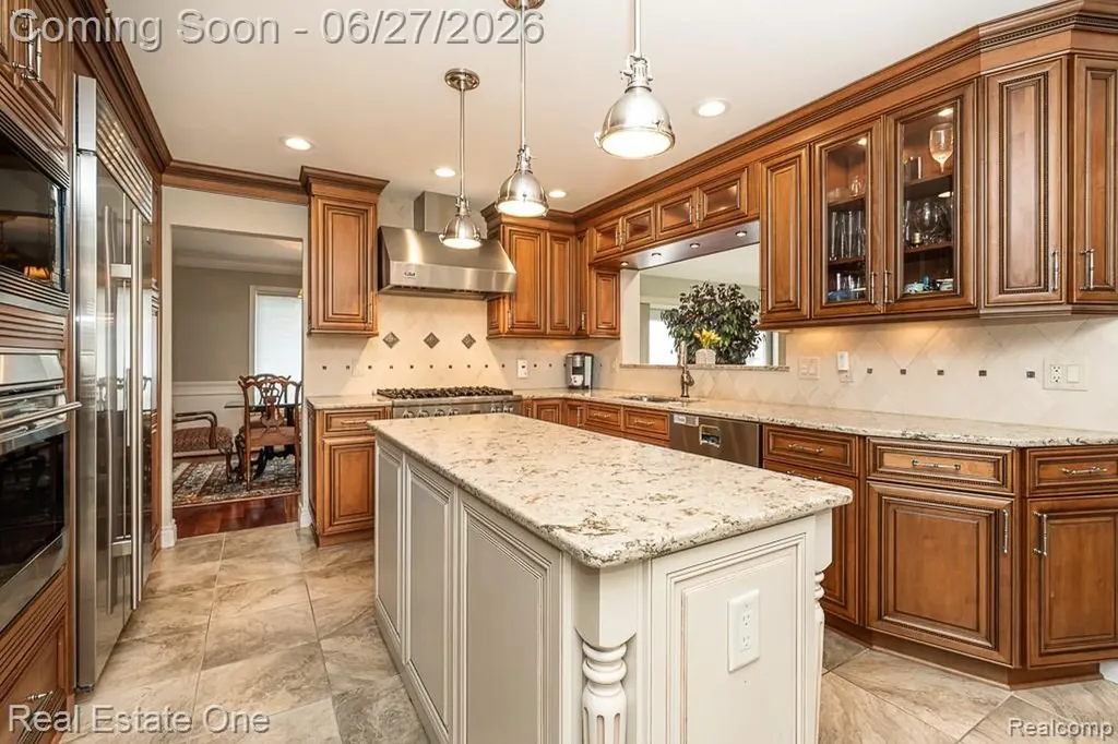 6595 Edith Court Troy City MI 48085
