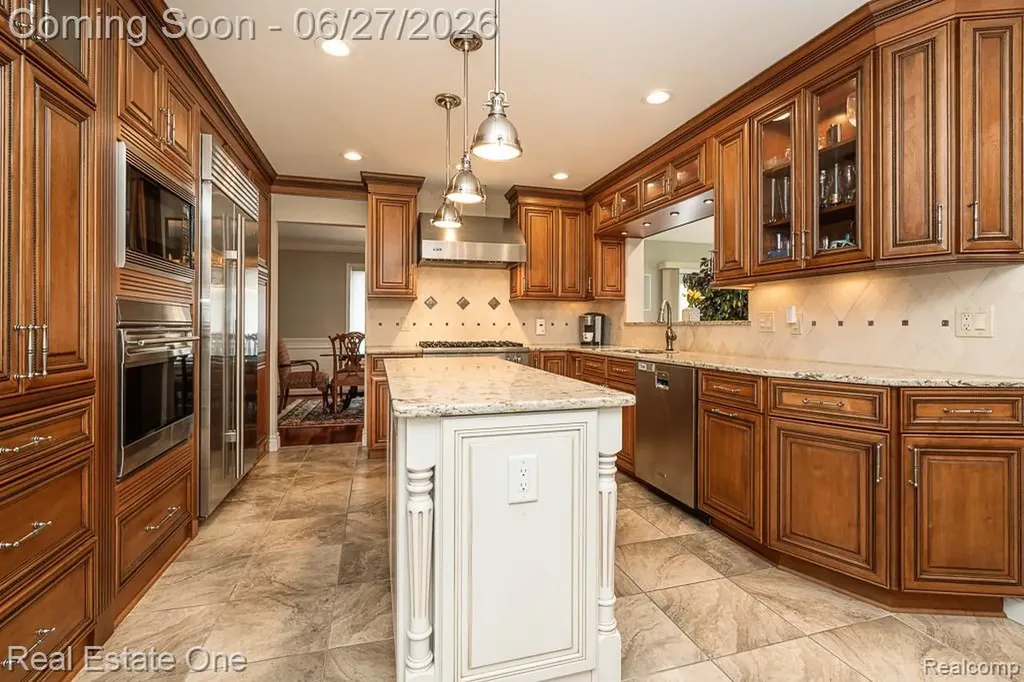 6595 Edith Court Troy City MI 48085