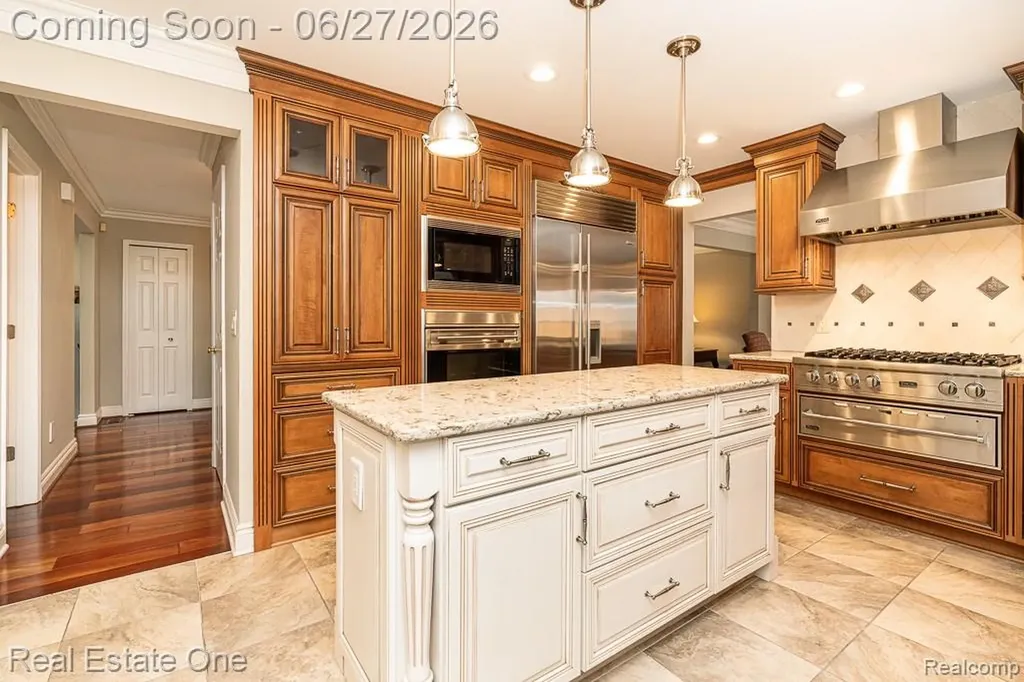 6595 Edith Court Troy City MI 48085