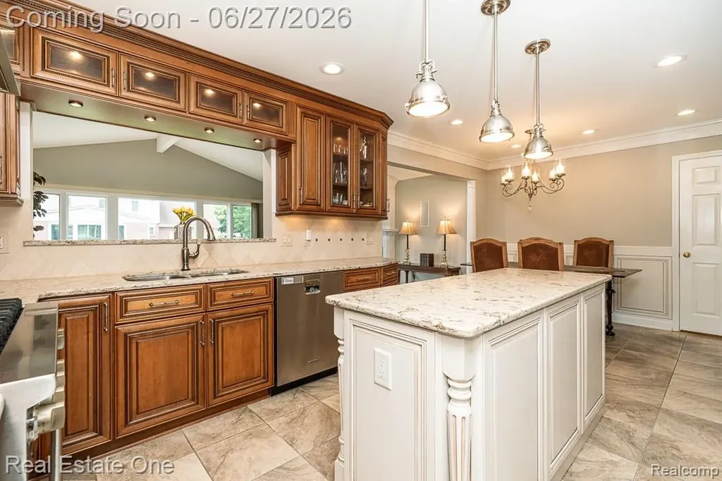 6595 Edith Court Troy City MI 48085