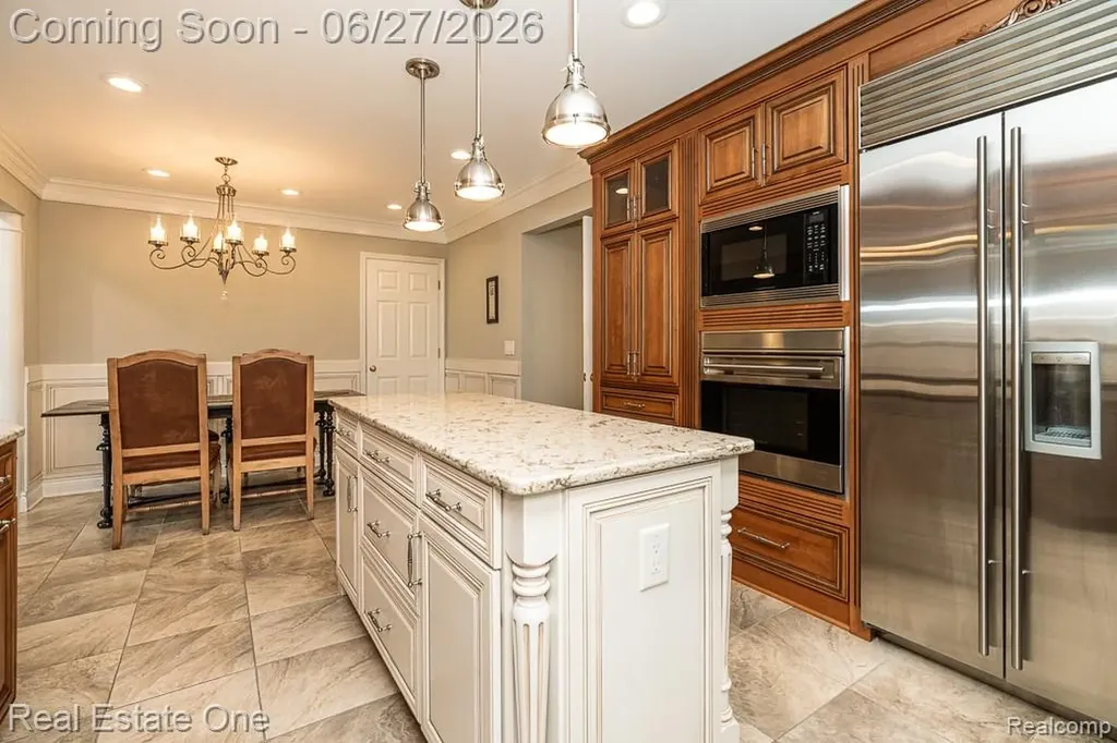 6595 Edith Court Troy City MI 48085