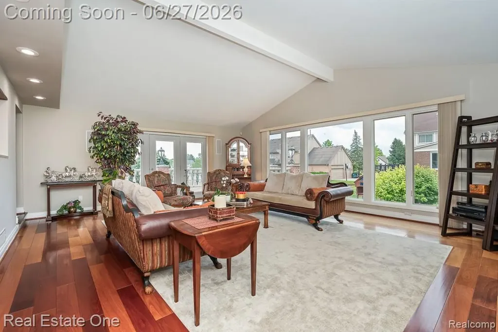 6595 Edith Court Troy City MI 48085