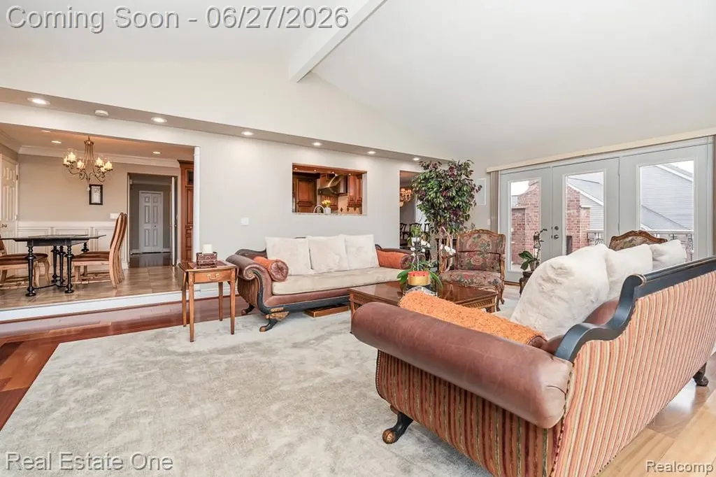 6595 Edith Court Troy City MI 48085