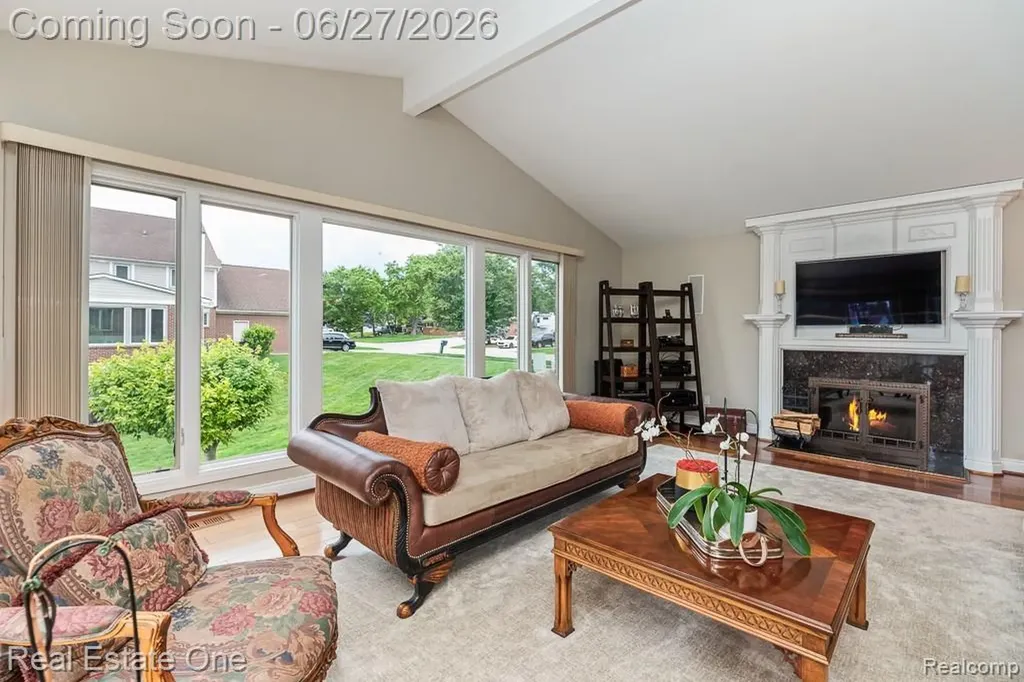 6595 Edith Court Troy City MI 48085