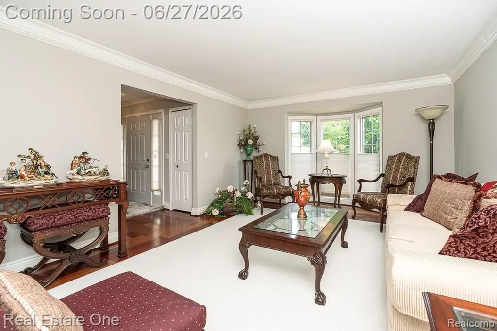 6595 Edith Court Troy City MI 48085