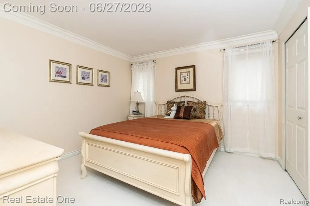 6595 Edith Court Troy City MI 48085