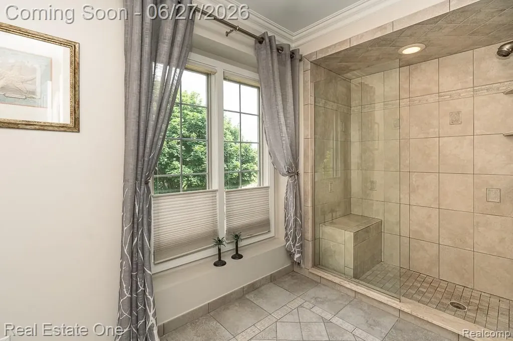 6595 Edith Court Troy City MI 48085