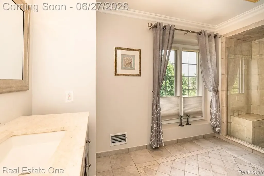 6595 Edith Court Troy City MI 48085