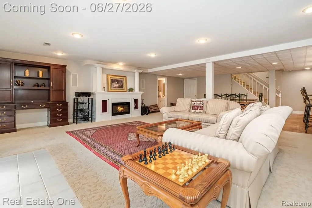 6595 Edith Court Troy City MI 48085