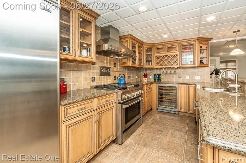 6595 Edith Court Troy City MI 48085