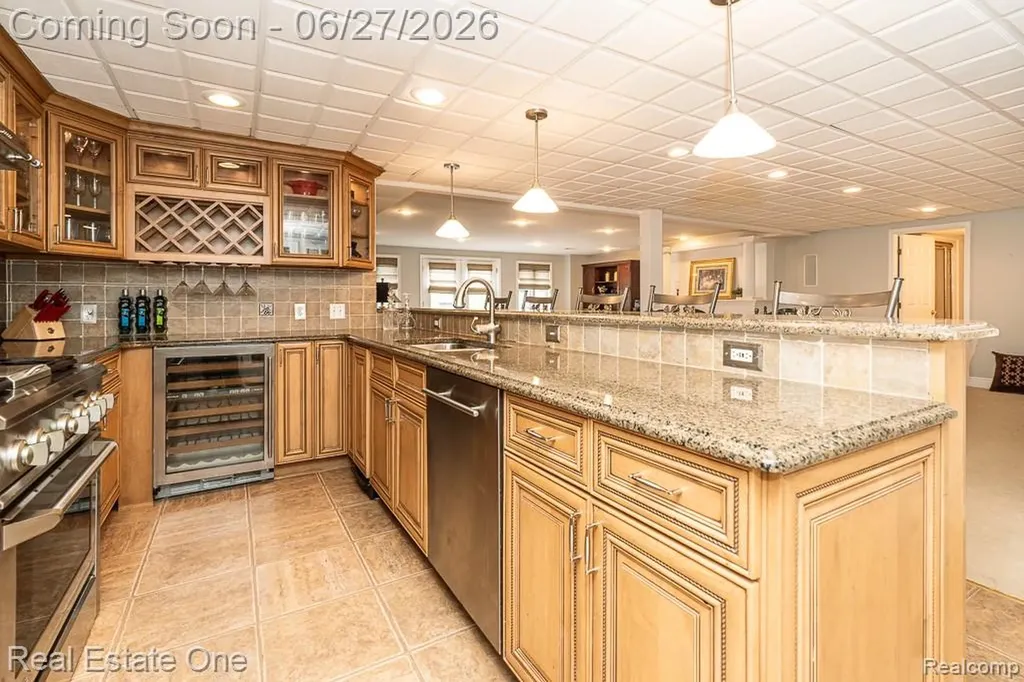 6595 Edith Court Troy City MI 48085