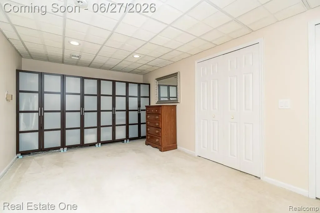 6595 Edith Court Troy City MI 48085