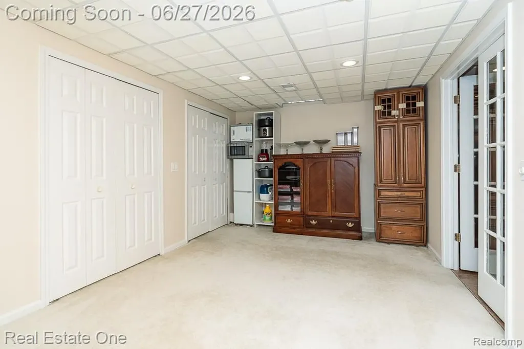 6595 Edith Court Troy City MI 48085