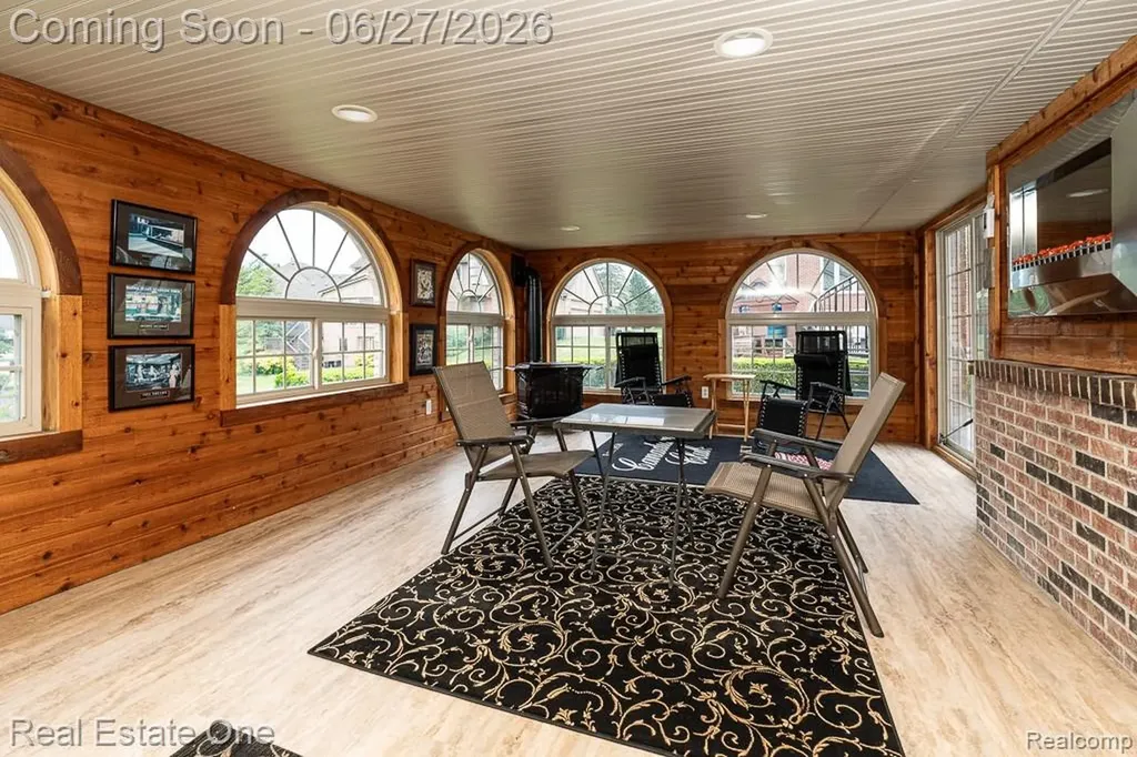 6595 Edith Court Troy City MI 48085