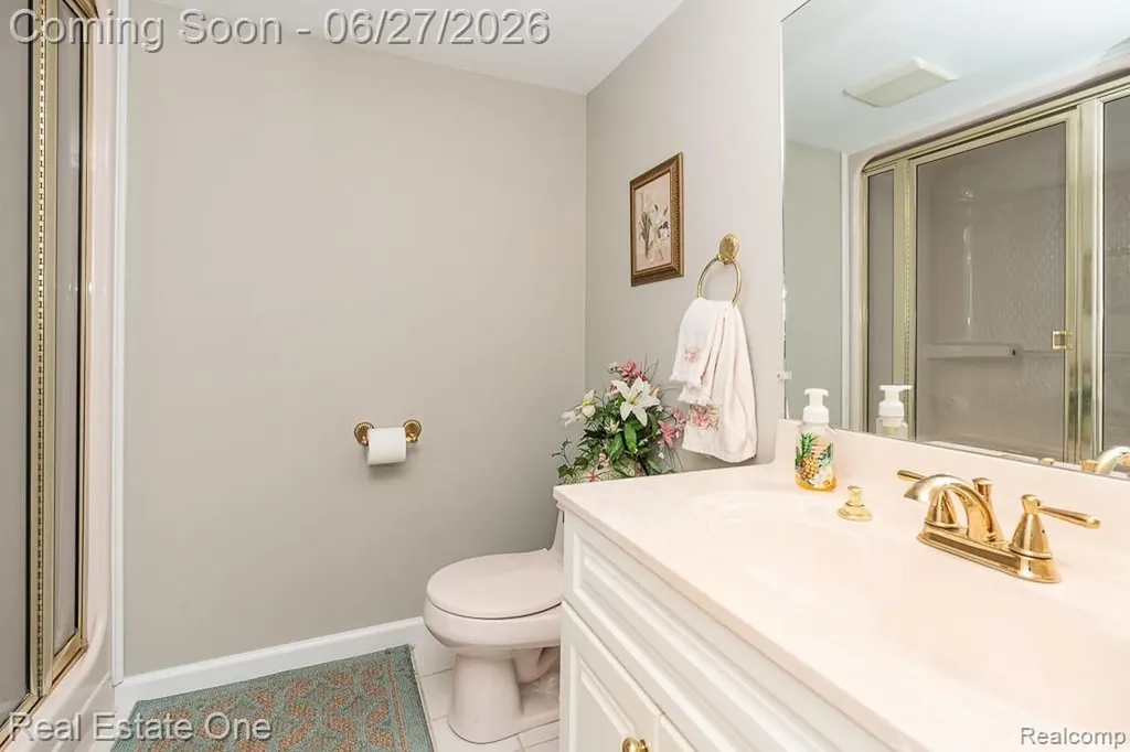 6595 Edith Court Troy City MI 48085