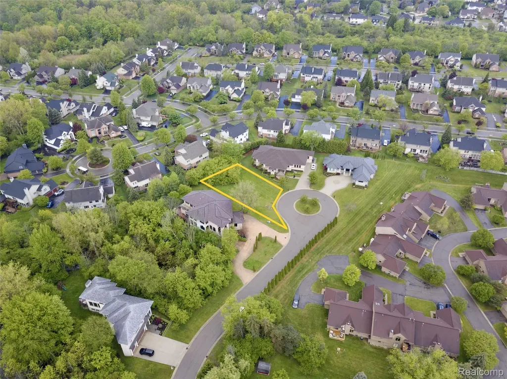 5057 Karachi Street West Bloomfield Charter Township MI 48322