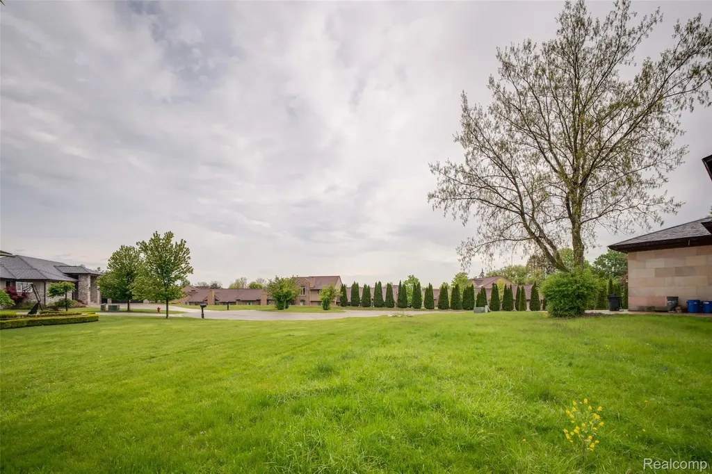 5057 Karachi Street West Bloomfield Charter Township MI 48322