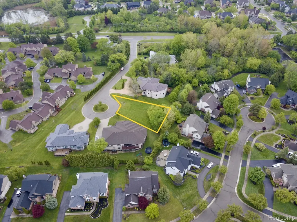 5057 Karachi Street West Bloomfield Charter Township MI 48322