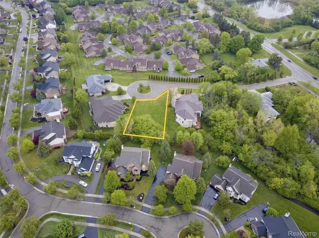 5057 Karachi Street West Bloomfield Charter Township MI 48322