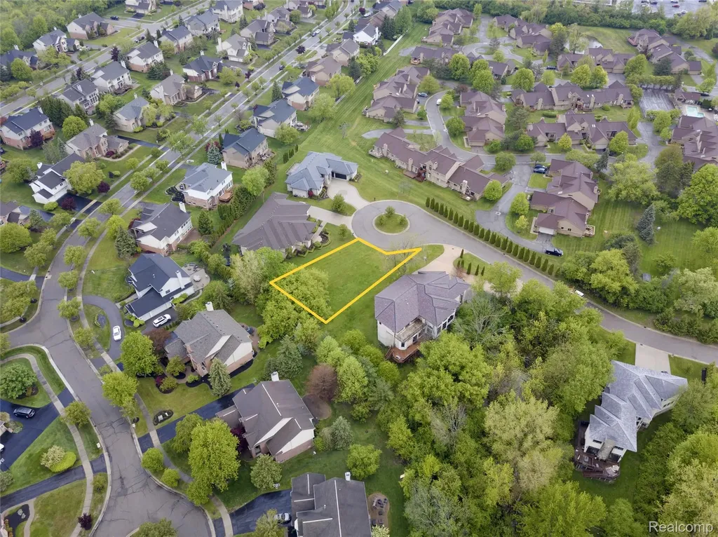 5057 Karachi Street West Bloomfield Charter Township MI 48322