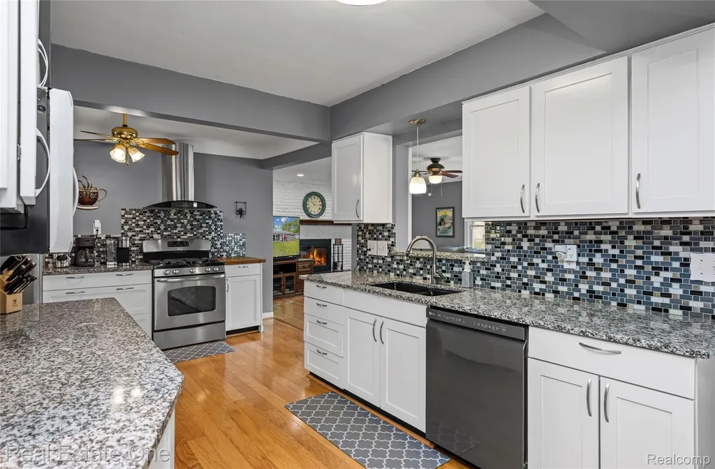 2262 Kohler Street Waterford Charter Township MI 48329