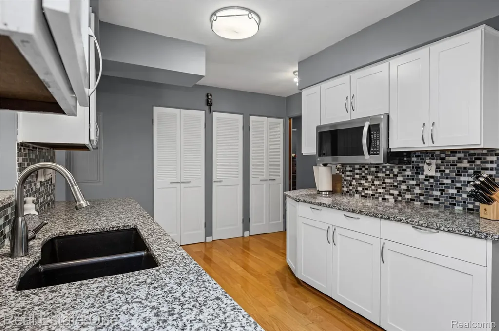 2262 Kohler Street Waterford Charter Township MI 48329