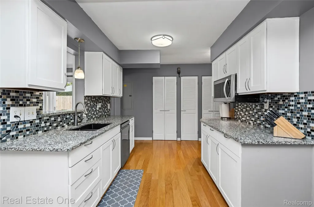 2262 Kohler Street Waterford Charter Township MI 48329