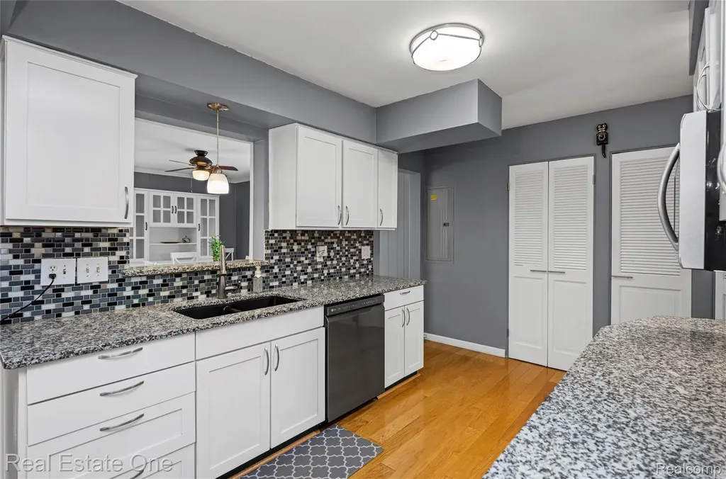 2262 Kohler Street Waterford Charter Township MI 48329