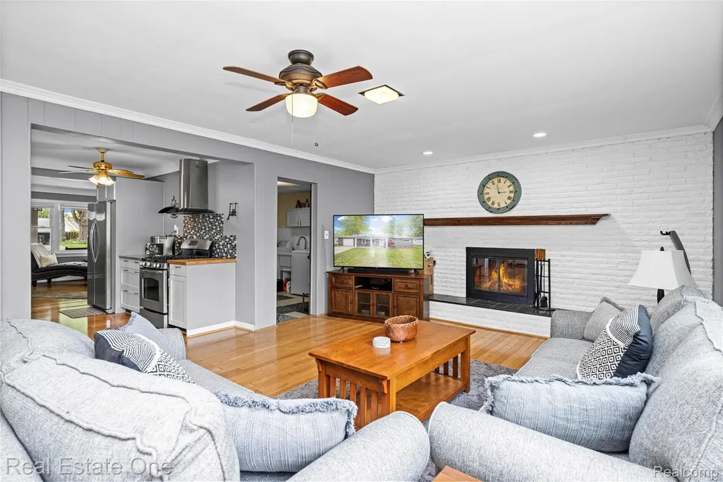 2262 Kohler Street Waterford Charter Township MI 48329