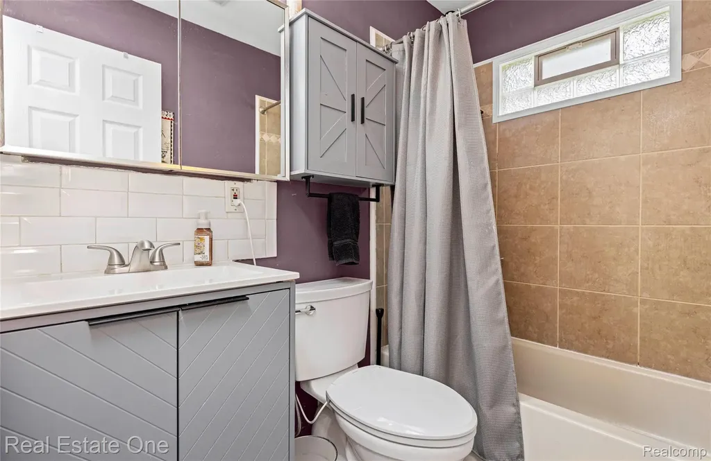 2262 Kohler Street Waterford Charter Township MI 48329