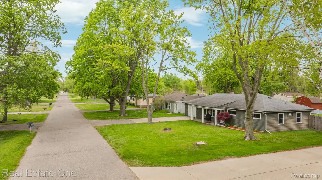 2262 Kohler Street Waterford Charter Township MI 48329