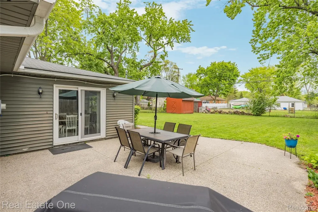 2262 Kohler Street Waterford Charter Township MI 48329