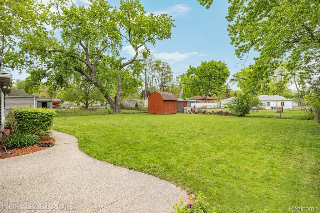 2262 Kohler Street Waterford Charter Township MI 48329