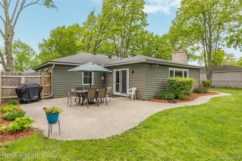 2262 Kohler Street Waterford Charter Township MI 48329