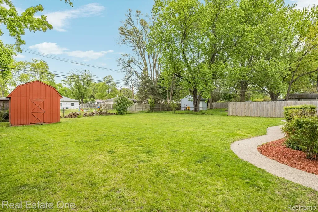 2262 Kohler Street Waterford Charter Township MI 48329