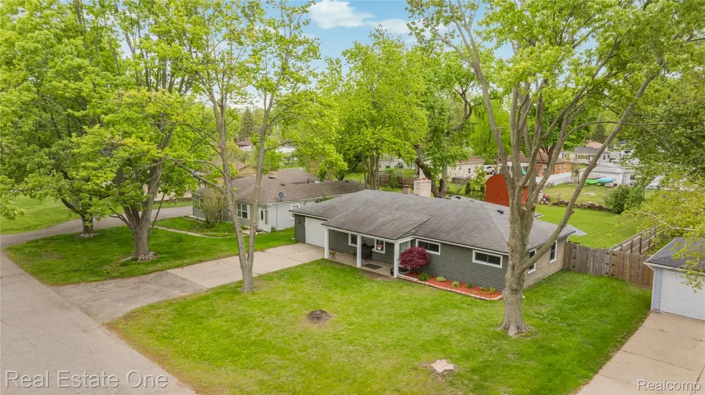 2262 Kohler Street Waterford Charter Township MI 48329