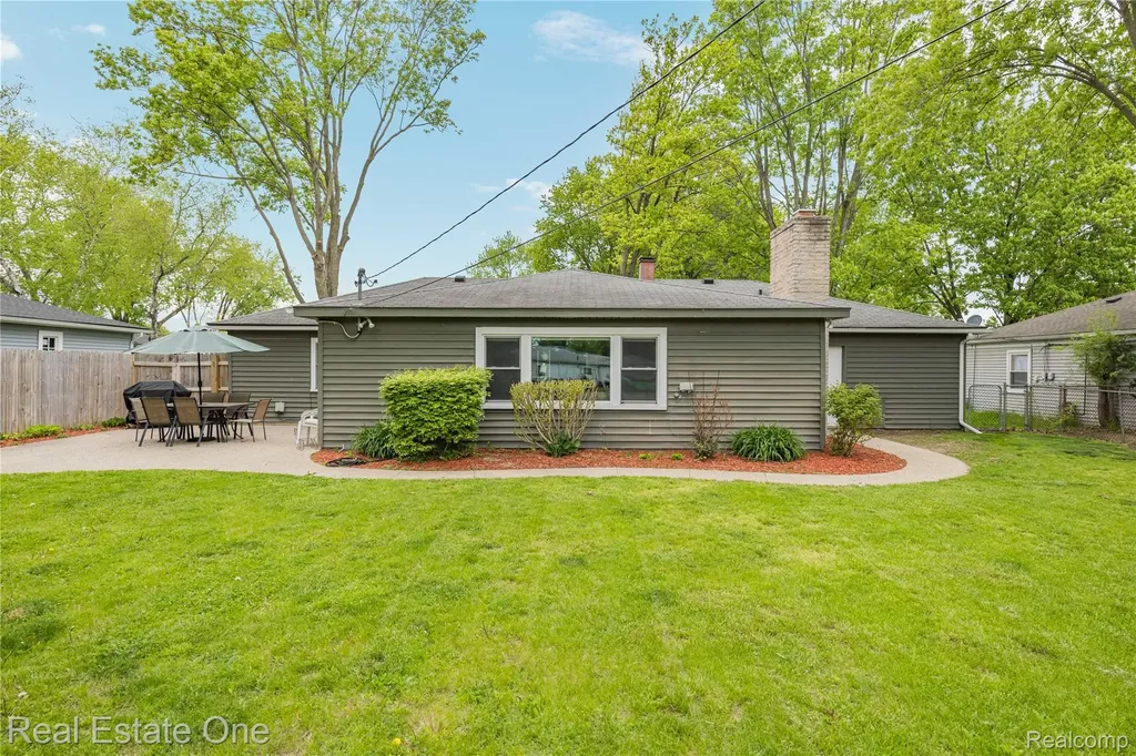 2262 Kohler Street Waterford Charter Township MI 48329